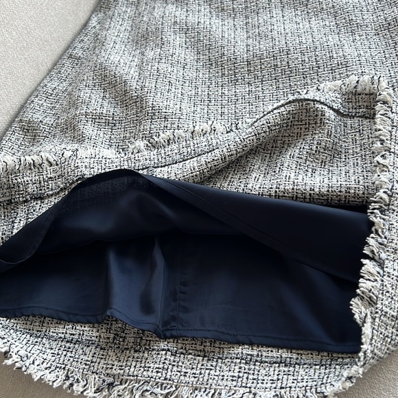 Weekend Max Mara tweed skirt with fringe bottom and silver threads EUC NWOT - Picture 7 of 10